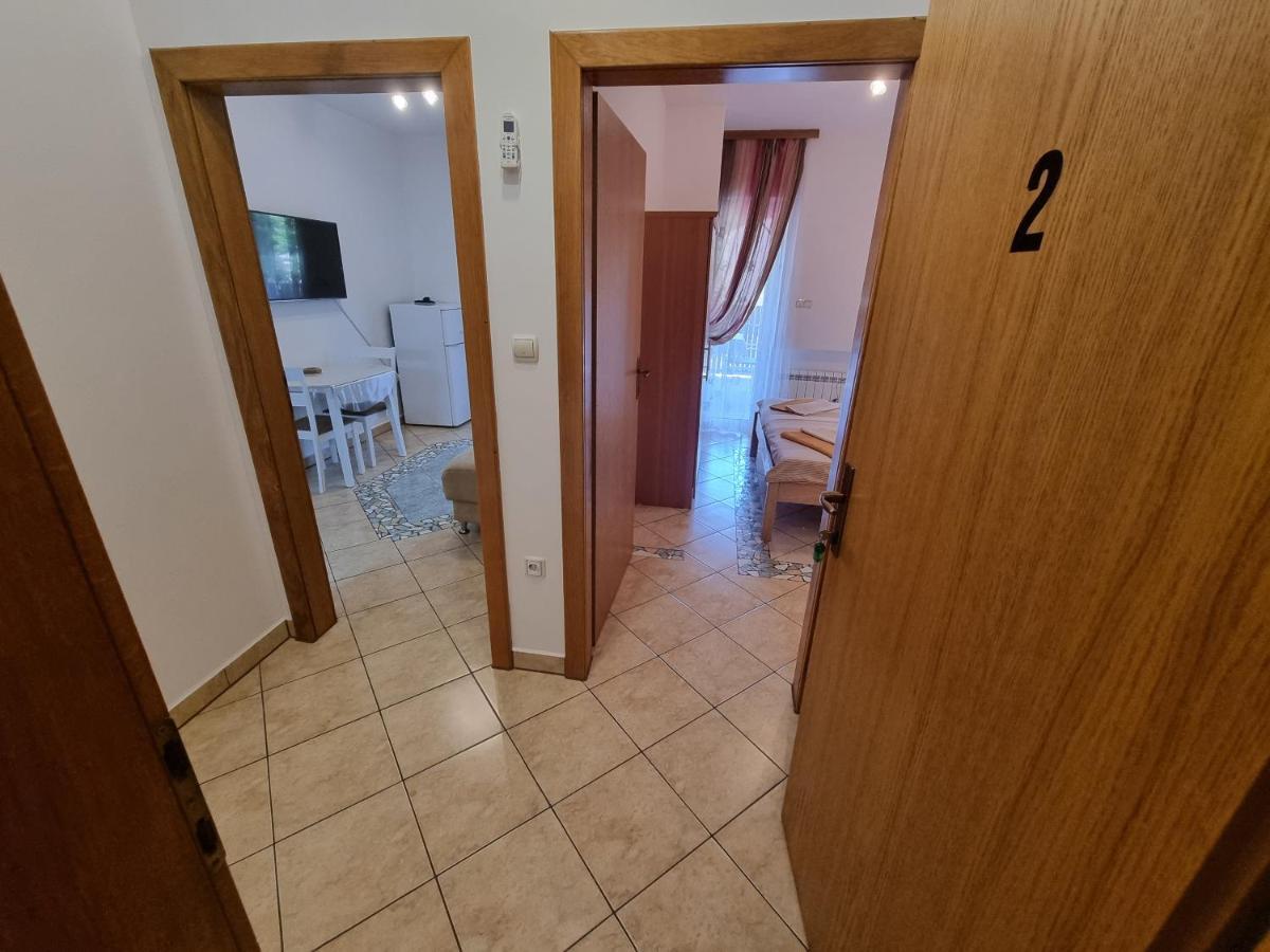 Appartamento Apartman 2 Ližnjan Esterno foto